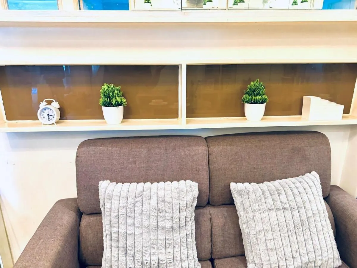 Charming 2 Bedroom Makati Condo Manilla Appartement